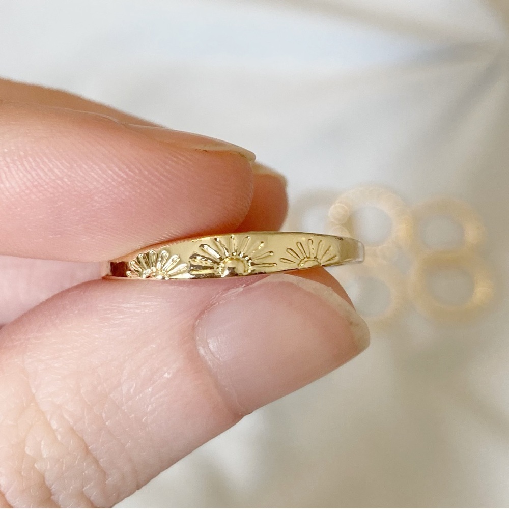 Gold Ring with Sunrise Sunset Design Cute Summer Beach Vacation Accessory☀️ - Picture 1 of 4